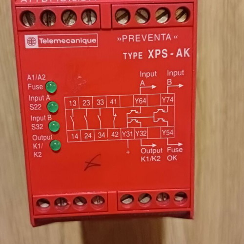 Safety relay Telemecanique XPS-AK