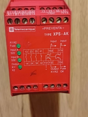 Safety relay Telemecanique XPS-AK
