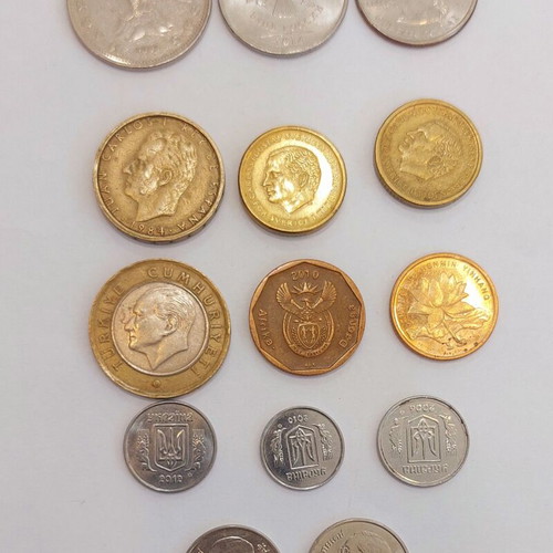 Collection of 14 foreign coins like new from various countries
