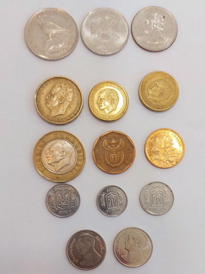 Collection of 14 foreign coins like new from various countries
