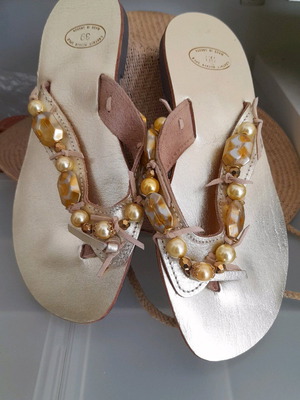 Leather gold sandal size 39 new with leopard beads and pearls