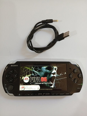 PSP 3000 κονσόλα μεταχειρισμένη με φορτιστή και παιχνίδι FIFA 06