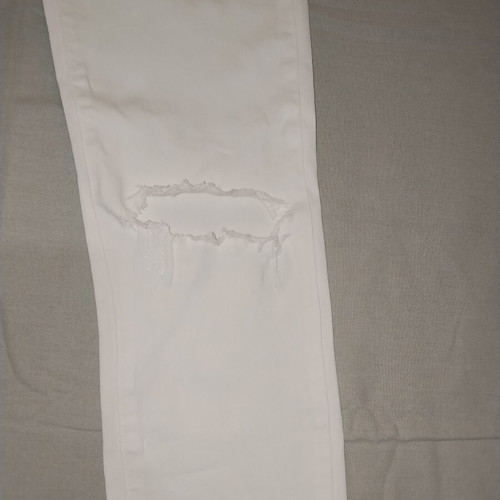 Stradivarius jeans with rips like new, white