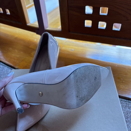 Ideal Shoes nude patent leather pumps size 37 like new