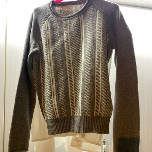Pullover like new with shirt details, size M