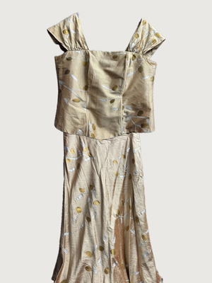 Gold set with leaves and tulle, like new