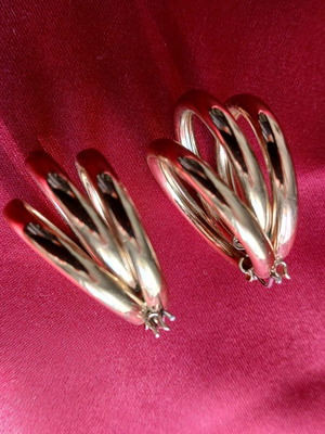 Σκουλαρίκια σαν καινούργια χρυσαφί