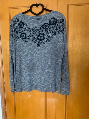 OVS long-sleeve blouse size Medium like new, black and gray