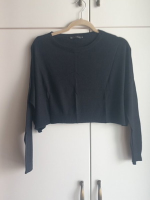 Bershka cropped knit sweater, black, size S
