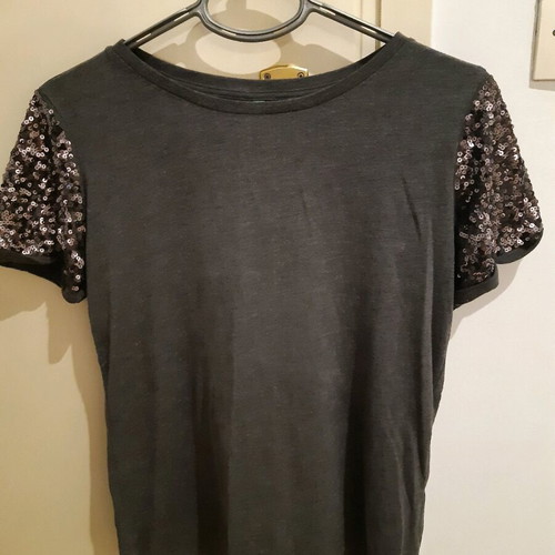 Benetton t shirt with sequin detail on sleeves like new, gray, size S