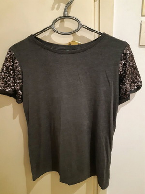 Benetton t shirt with sequin detail on sleeves like new, gray, size S