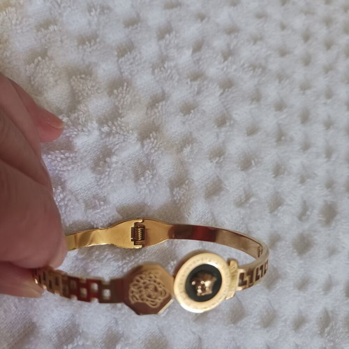 Bracelet new, high quality, gold color
