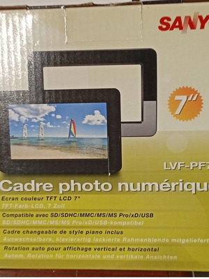 Sanyo LVF-PF72 7" digital photo frame new, 7 inches