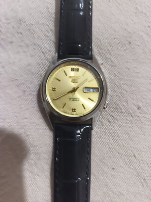 Seiko 5 automatic watch like new, gold color