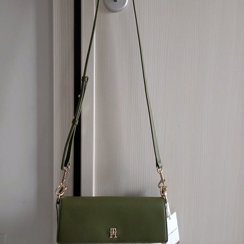 Tommy Hilfiger bag new, authentic