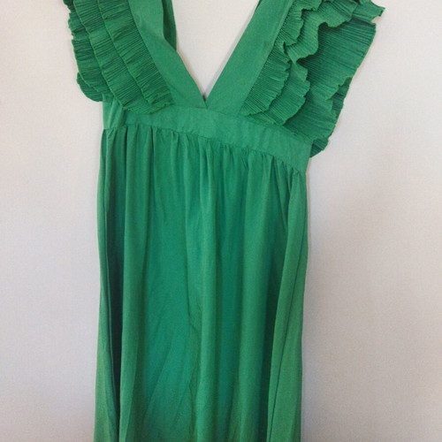 Maxi dress green like new with deep neckline