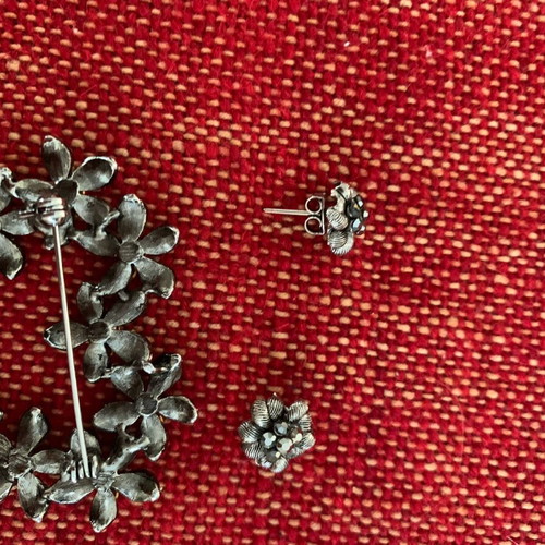Vintage heart-shaped brooch with earrings silver, like new