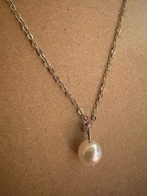 Necklace silver color, new, unworn