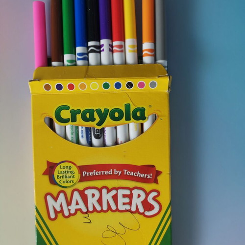 Crayola Markers set of 10 like new, classic colors