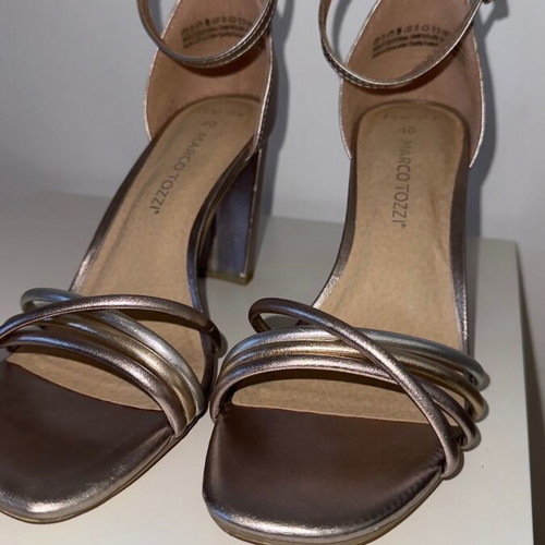 Marco Tozzi gold sandals with tricolor straps like new