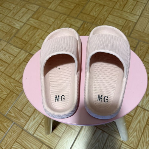 MG flip flops for girls size 33 used, salmon pink