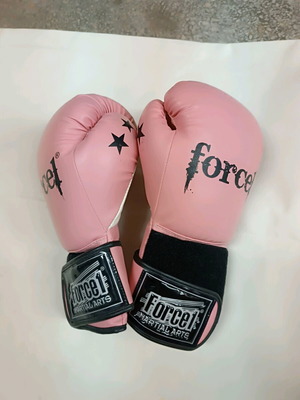 Kick box equipment set like new with Muay Thai gloves F-1002-THAI
