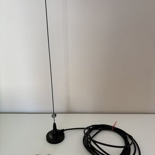 Diamond MR-77 VHF/UHF magnetic antenna with 3 adapters, like new