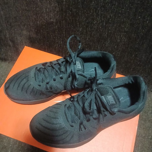 Nike women's athletic shoes size 39 like new, black