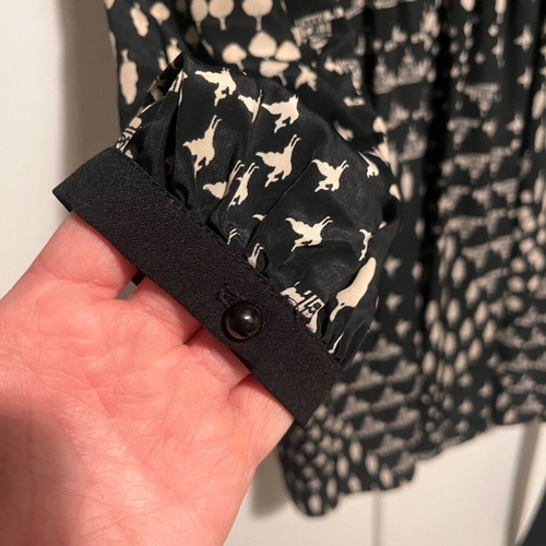 Karla black dress with belt and unique print like new, size L