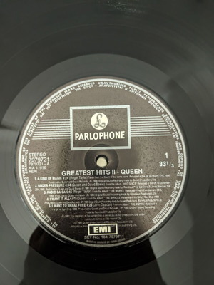 Queen Greatest Hits II vinyl album