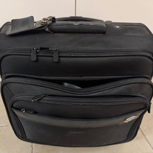 Laptop black fabric cabin travel suitcase like new with 4 wheels