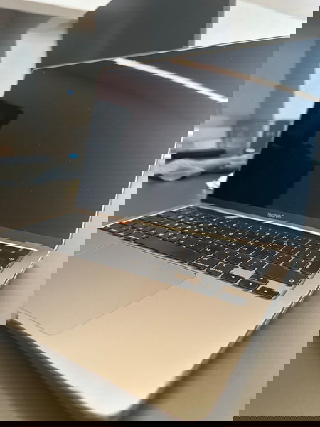 Apple MacBook Pro Backlit Magic Keyboard with Touch Bar & Touch ID
