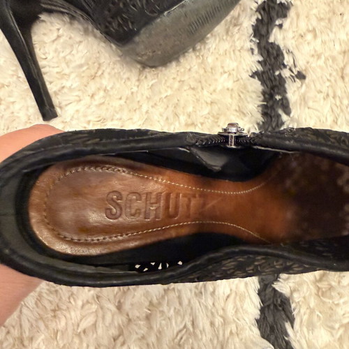 Schutz ankle boots with zipper and perforated leather, like new, size 36