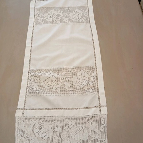 Crochet table runner with rose design new for dining table
