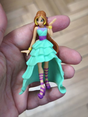 Rainbow Winx Club Flora μίνι κούκλα