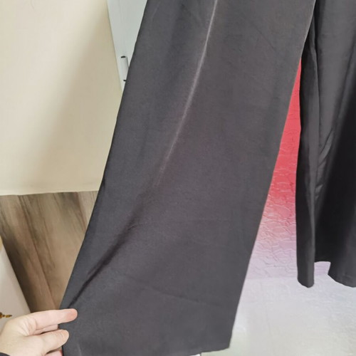 Modern women's wide-leg pants with elastic waist, black