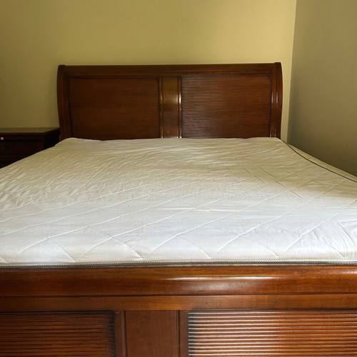 Kourtis Bedroom Furniture Set like new, solid wood vintage style