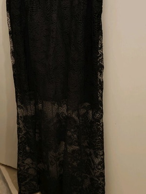 Long lace skirt like new, black