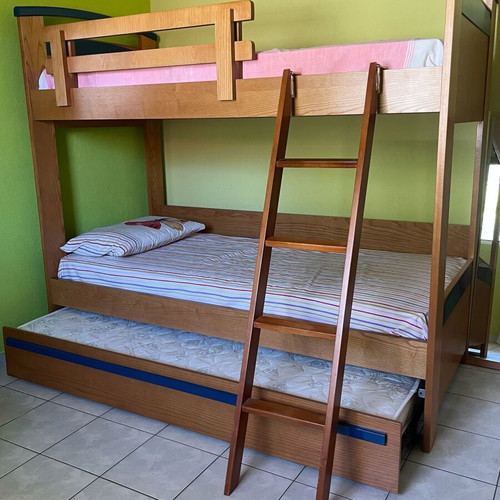 Wooden bunk bed with third sliding bed and mattresses like new