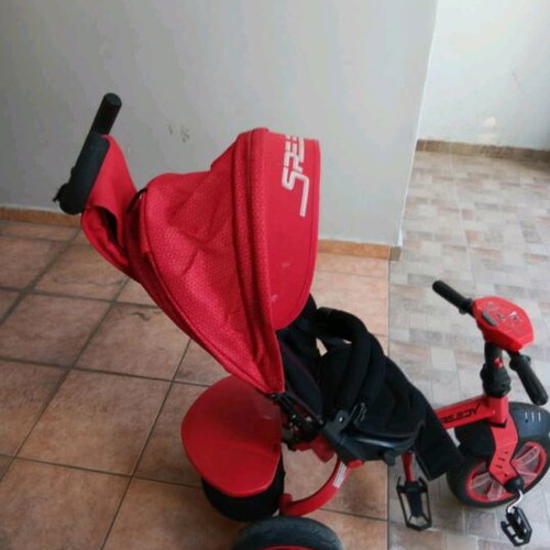 Tricycle stroller used in good condition