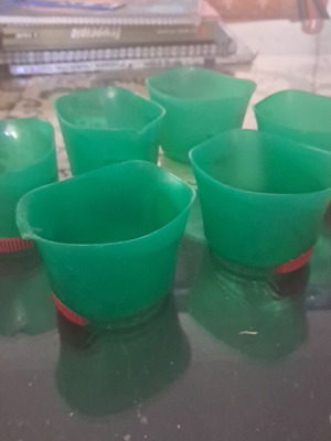 Special Drinking Cups like new, set of 6 for swallowing difficulties
