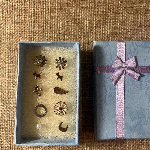 Earring set like new, stud, hypoallergenic, mini
