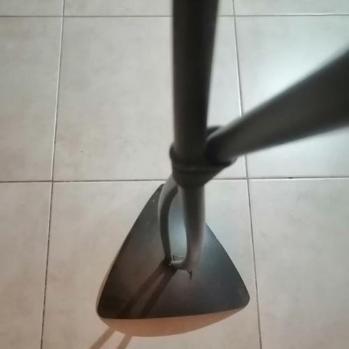 Metal floor stand with twisted design, black iron