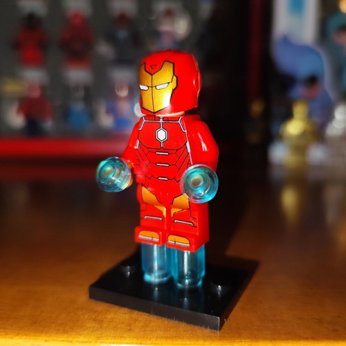 Invincible Iron Man figure like new with accessories
