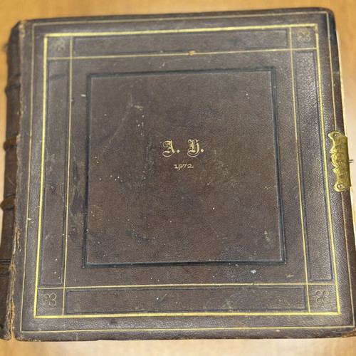 Photo album for thick cardboard photos used, shutter broken