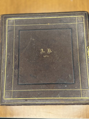 Photo album for thick cardboard photos used, shutter broken