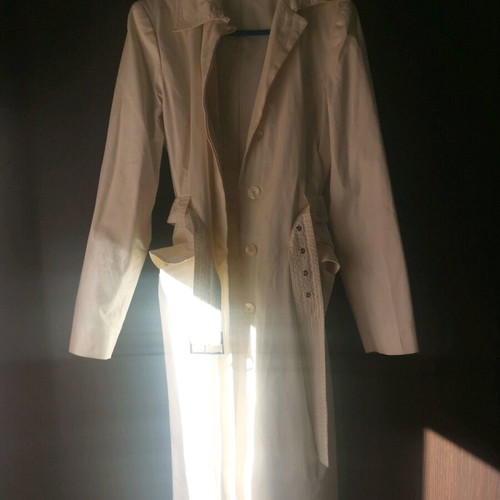 Women's white trench coat like new, size M