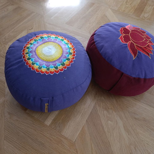 Meditation cushions with buckwheat hulls, pack of 2