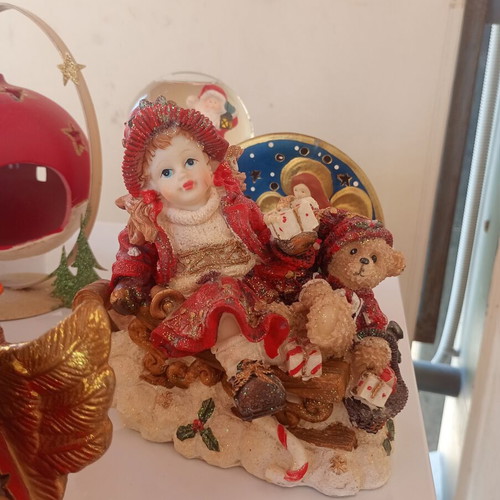 Christmas decoration set used, 11 pieces including music snow globe and ceramic candle holders