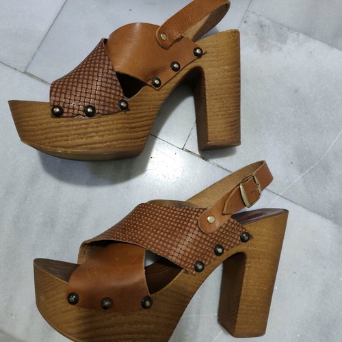 Yoshino sandals like new, brown with wooden heel, size 39